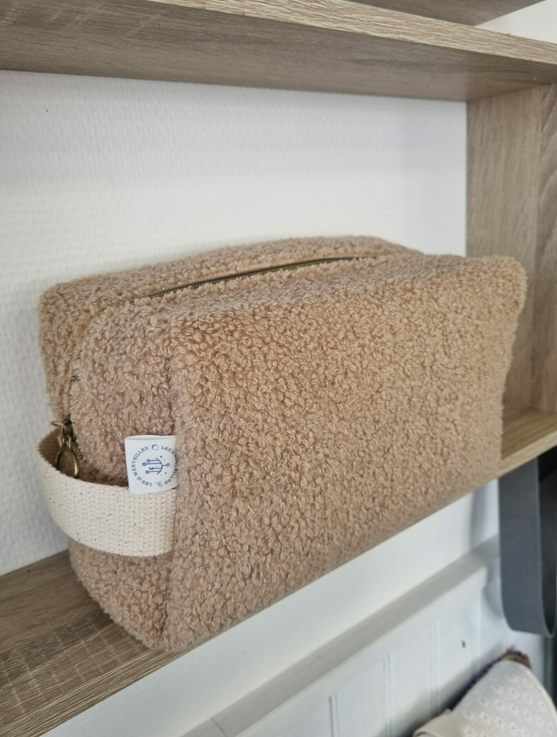 trousse de toilette bouclette beige